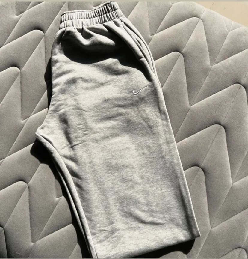 Nike mirror straight Leg sweatpant ( men and women )